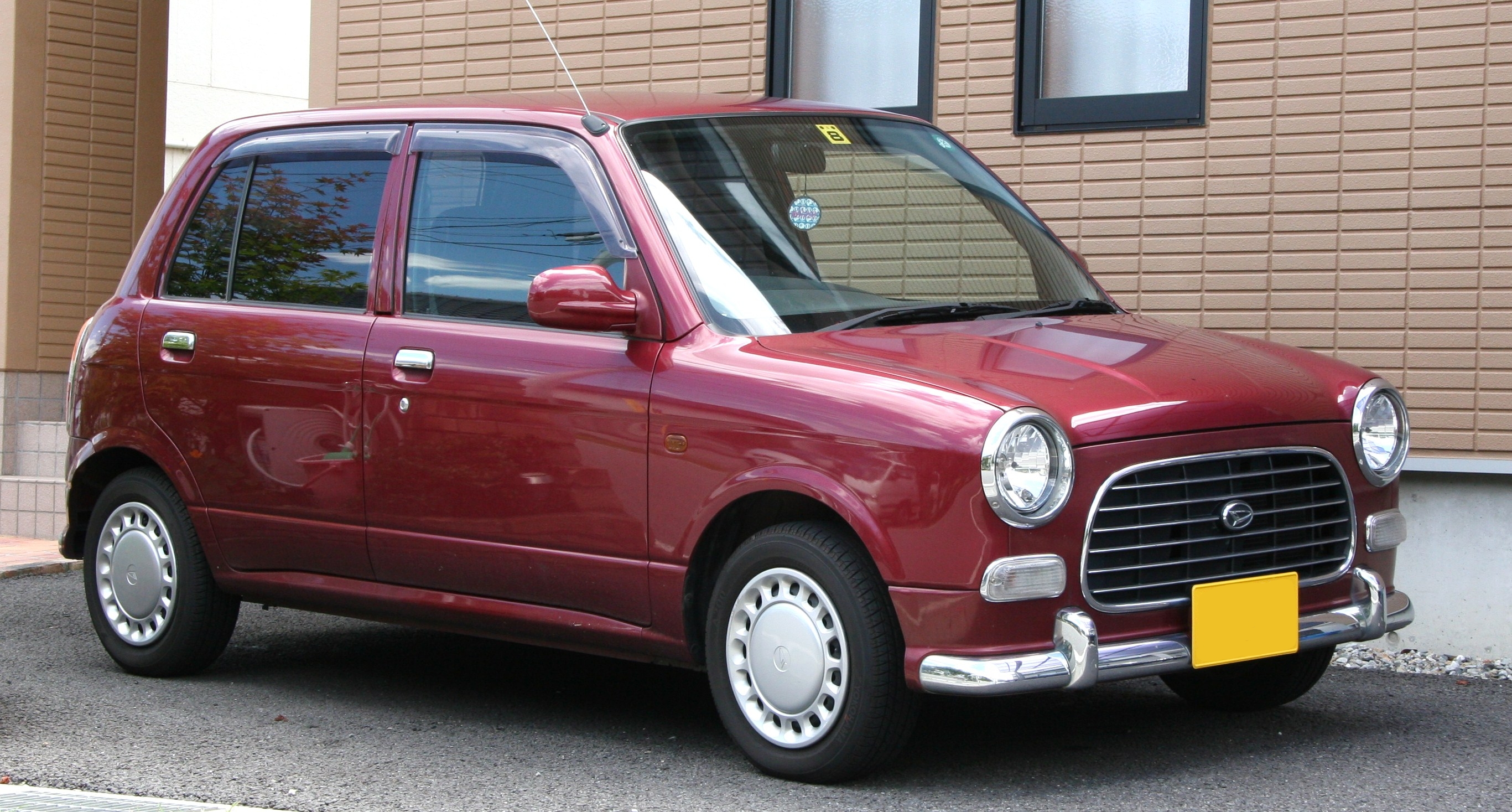 Daihatsu mira и ока